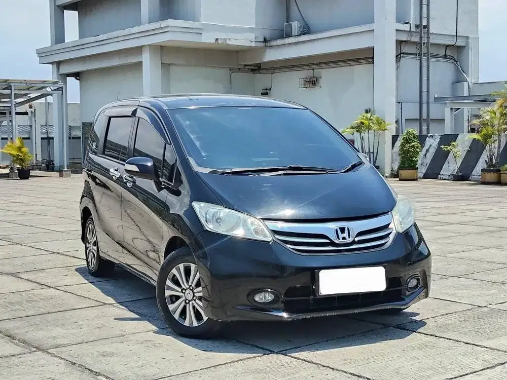 DP 15JT HONDA FREED PSD AT MATIC AUTOMATIC 2014 HITAM SIAP PAKAI