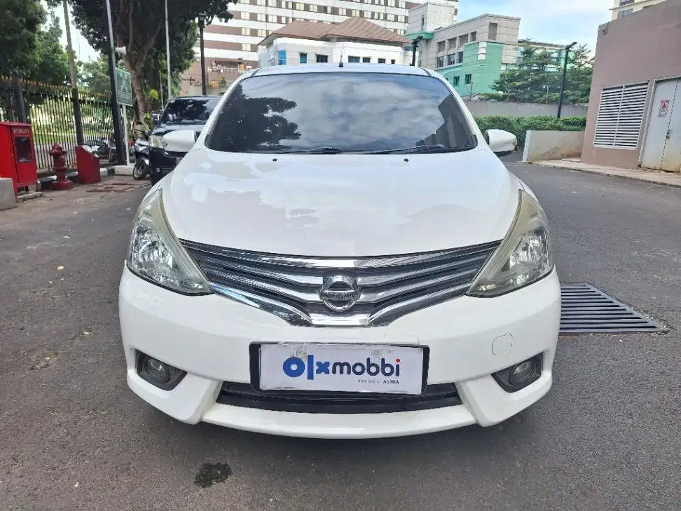 LOW DP Nissan Grand Livina 1.5 XV Bensin-AT 2017 6PQ
