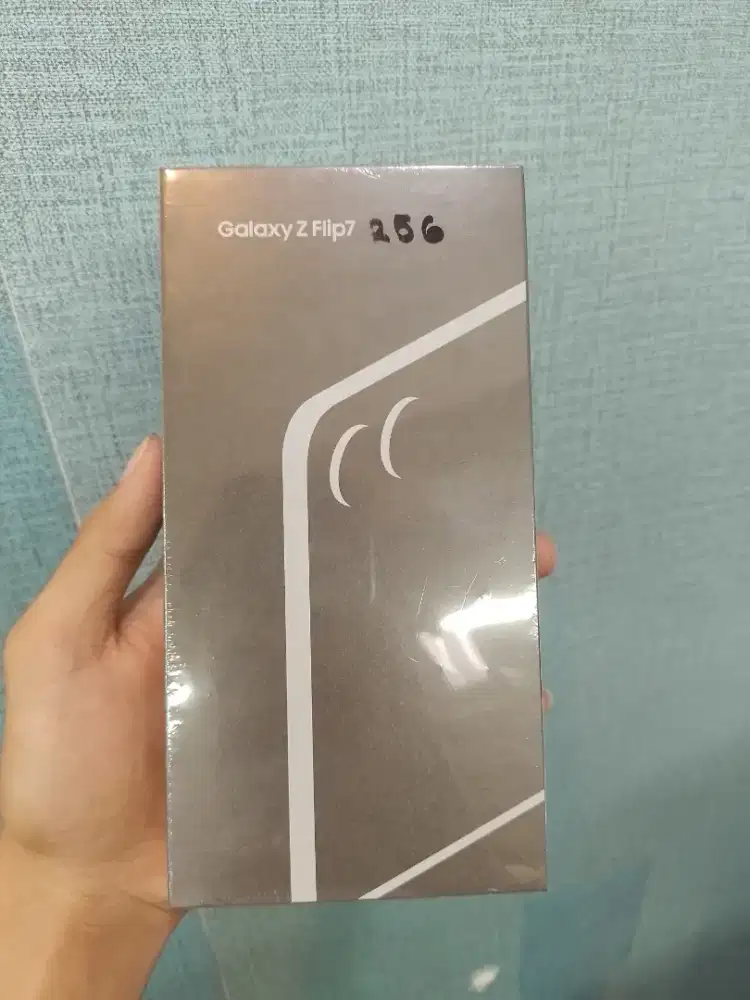 Samsung galaxy Z Flip7 12/ 256