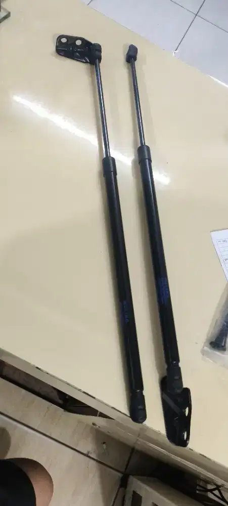 Hidrolik pintu belakang wuling almaz