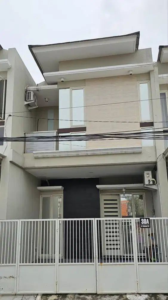 Dijual Rumah Kutisari 2 Lantai Free Furnish Bagus Terawat Siap Huni