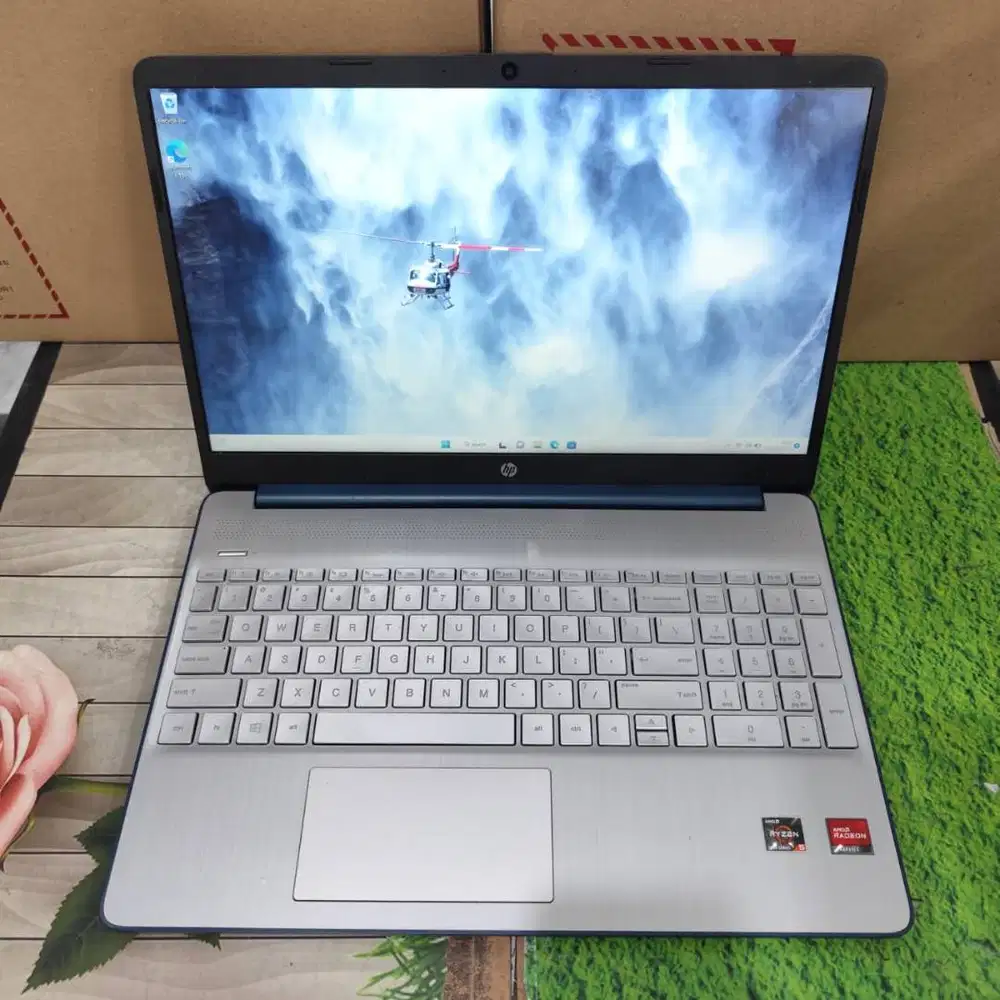 LAPTOP HP 15 EF2126WM AMD RYZEN 5 GEN 5 RAM 8 GB SSD 512 GB WINDOWS 11