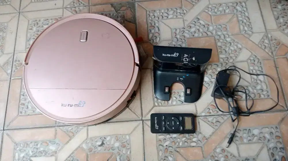Vacum cleaner robot KU-RU-MI