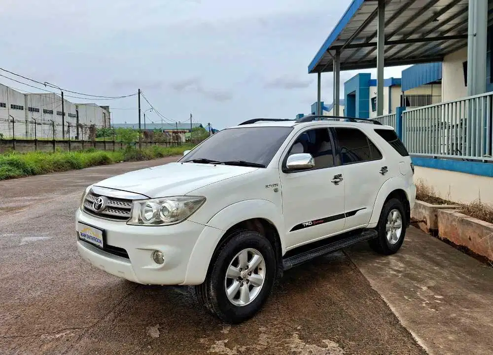 TOYOTA FORTUNER G 2.7 AT 2010