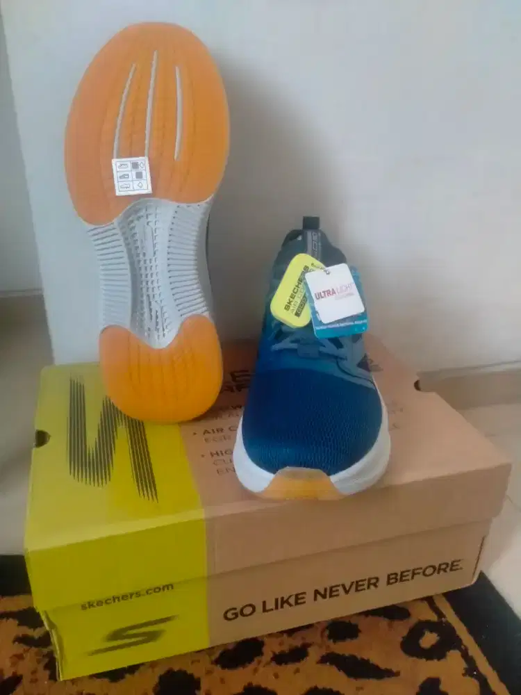 SEPATU LARI PRIA SKECHERS GO RUN ELEVATE 2.0 WARNA BIRU NAVY UKURAN 43