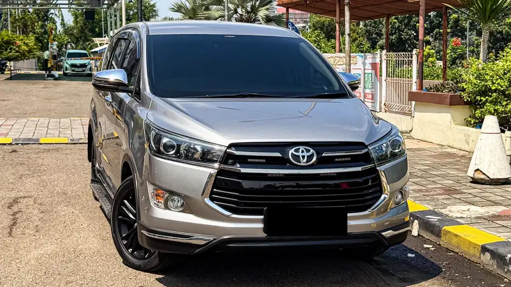Toyota Kijang Innova Reborn Venturer 2.0 AT