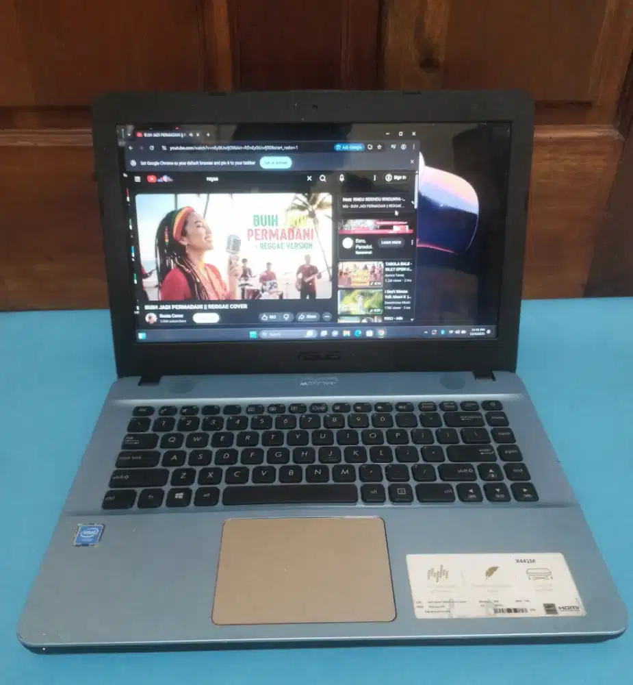 Fokus maharin ajah laptop Asus x441m