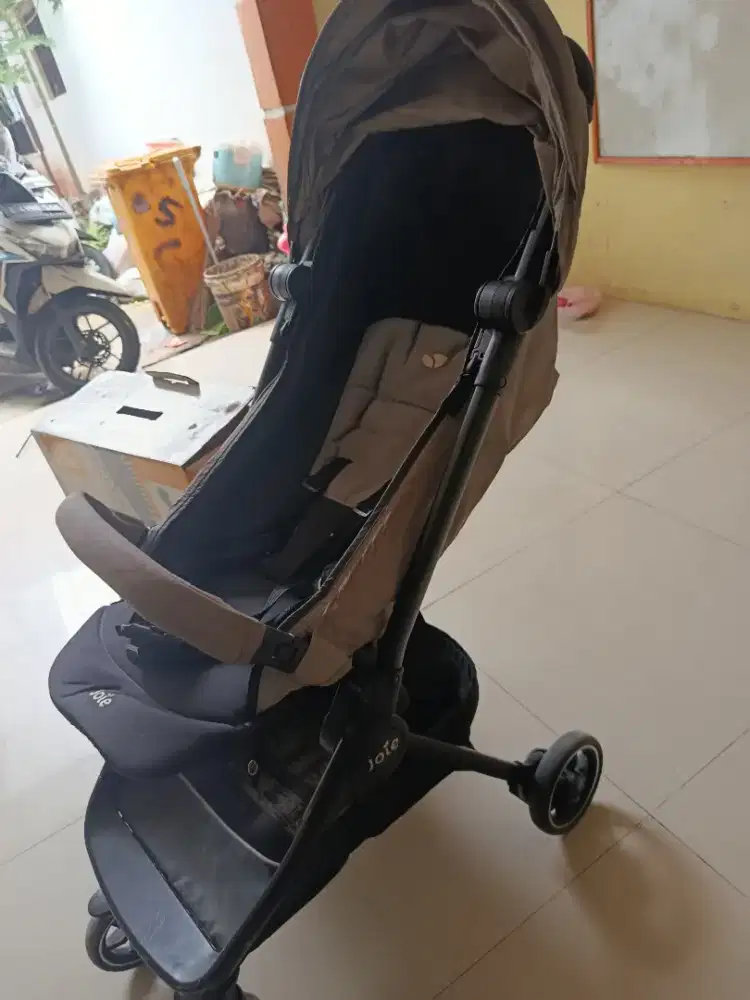 Stroller bayi merek jolle