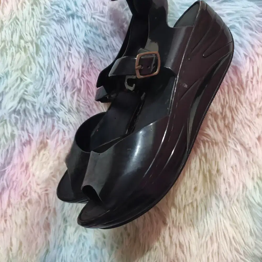 Sepatu Sandal Wanita Jelly Bara-Bara Wedgest Black Rhino Preloved