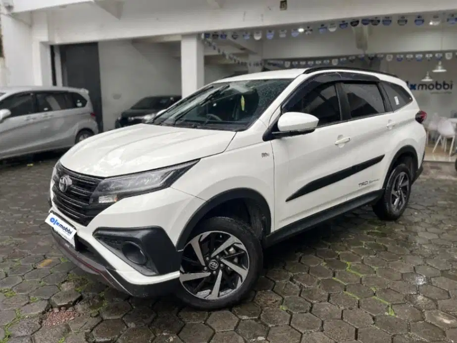 Low KM - Toyota Rush 1.5 TRD Sportivo Bensin-AT 2018