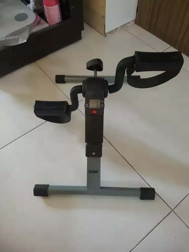 Sepeda statis merk AGM