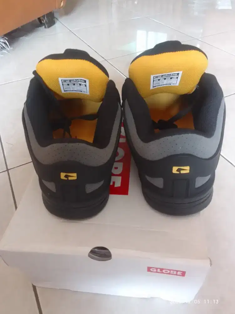 Sepatu Globe tilt kids baru size 42