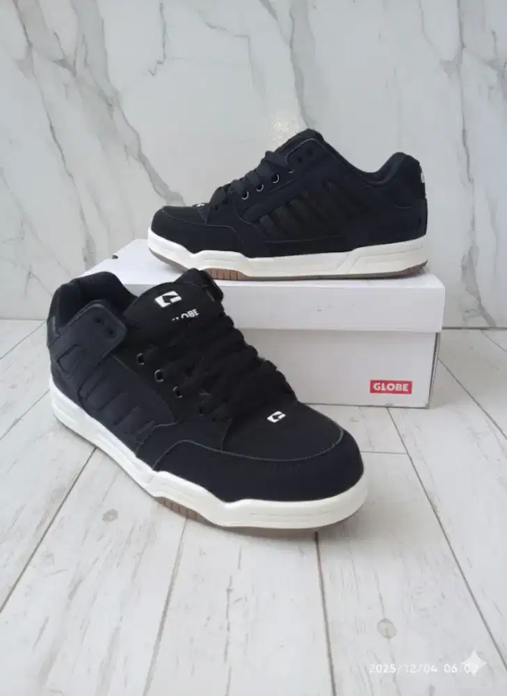 Jual sepatu globe tilt size 41 baru warna black green