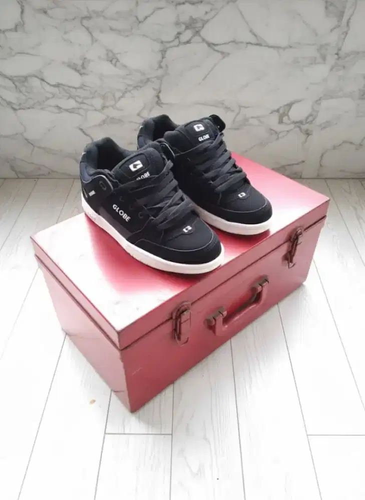 Sepatu globe warna coklat, murah bisa nego