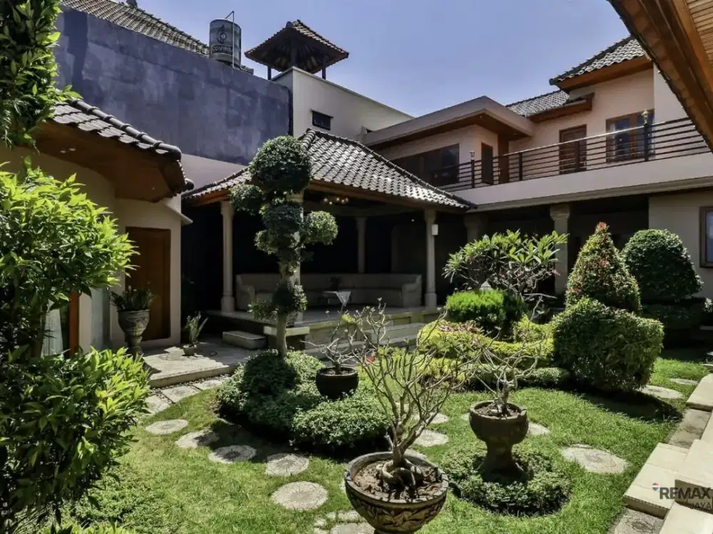 Rumah 2 Lantai Gaya Modern Klasik Dijual, di Sanur, Denpasar Area