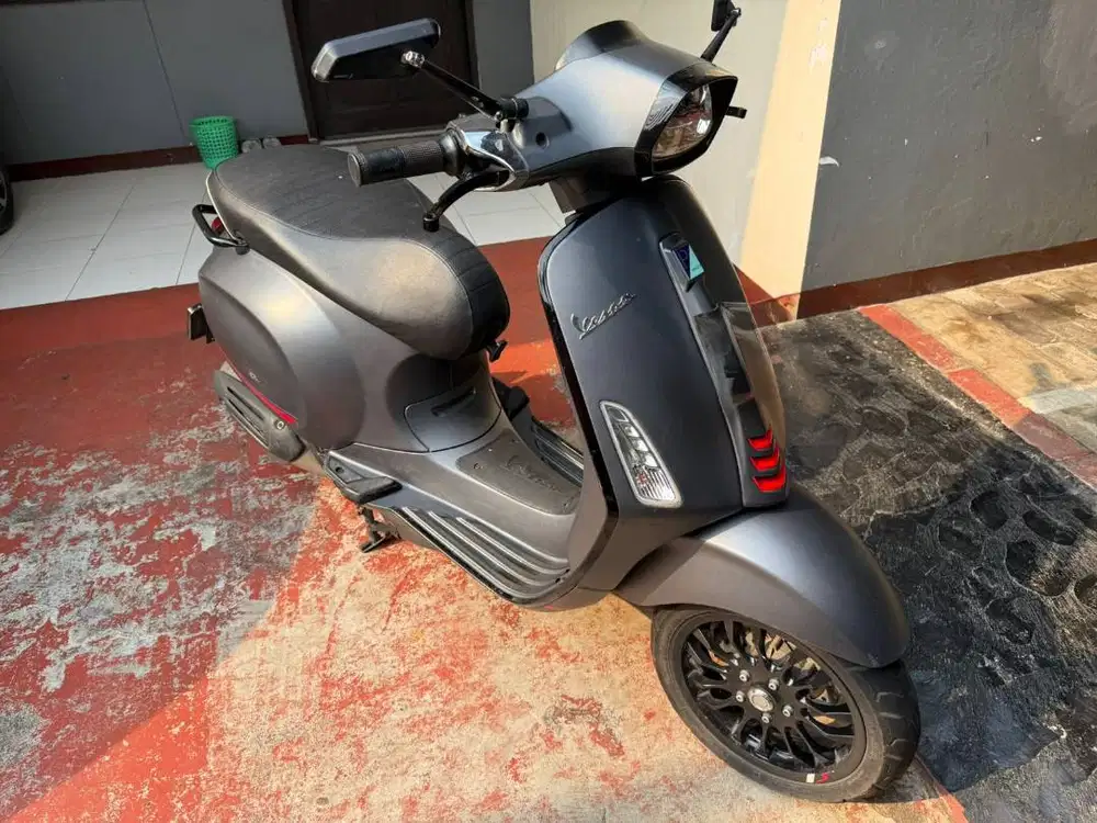Vespa Sprint 150 ABS 2023 Abu-Abu