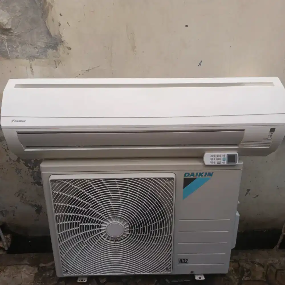 AC Daikin 2 PK r32 mulus original