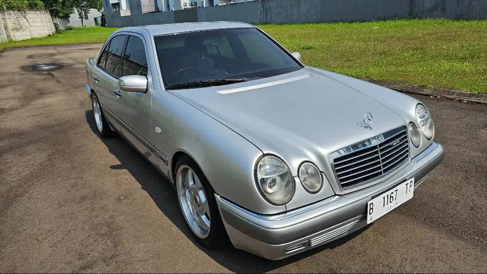Mercedes-Benz New Eyes E320 Mesin104 5 Speed 1997 Mercy NewEyes W210