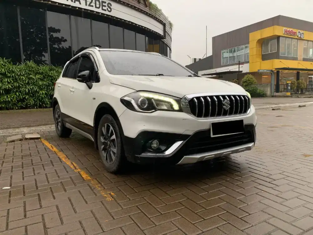 ISTIMEWA!! SUZUKI SX4 SCROSS 1.5 MATIC 2022 PUTIH KM 35RB