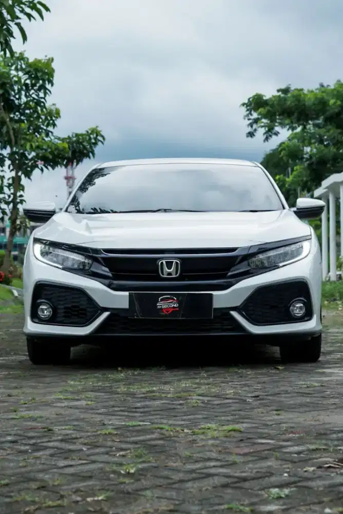Honda Civic Hatchback 1.5 Turbo CVT 2019 Putih KM 43ribu