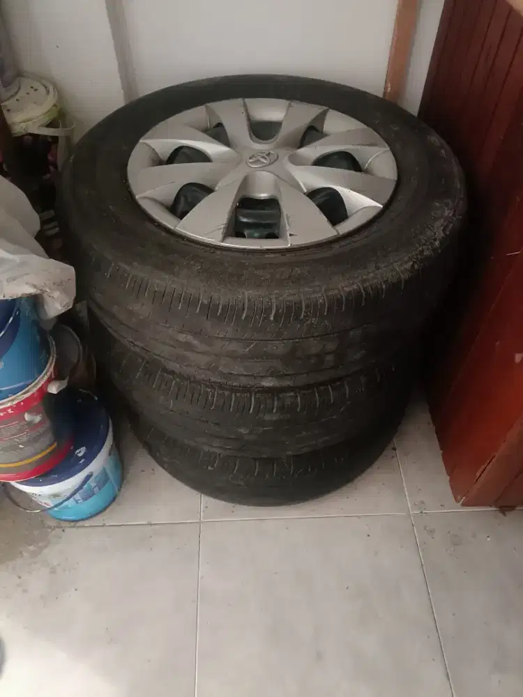 Di pajang gan ..velg ORI avansa kaleng..ring 14.