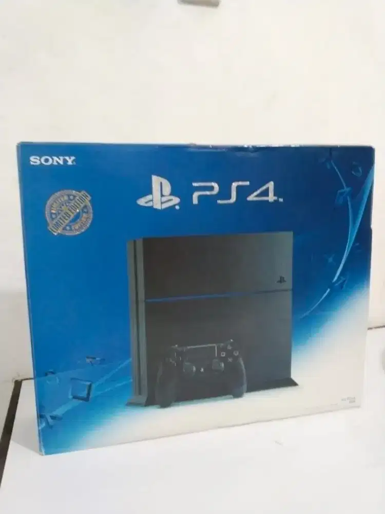 PS 4 FAT 500 GB kondisi istimewa + paket game