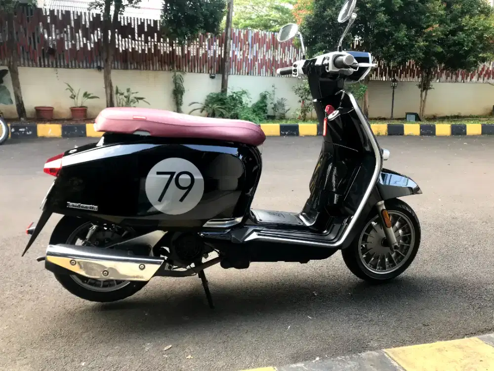 Jual Lambretta V200 hitam pajak panjang