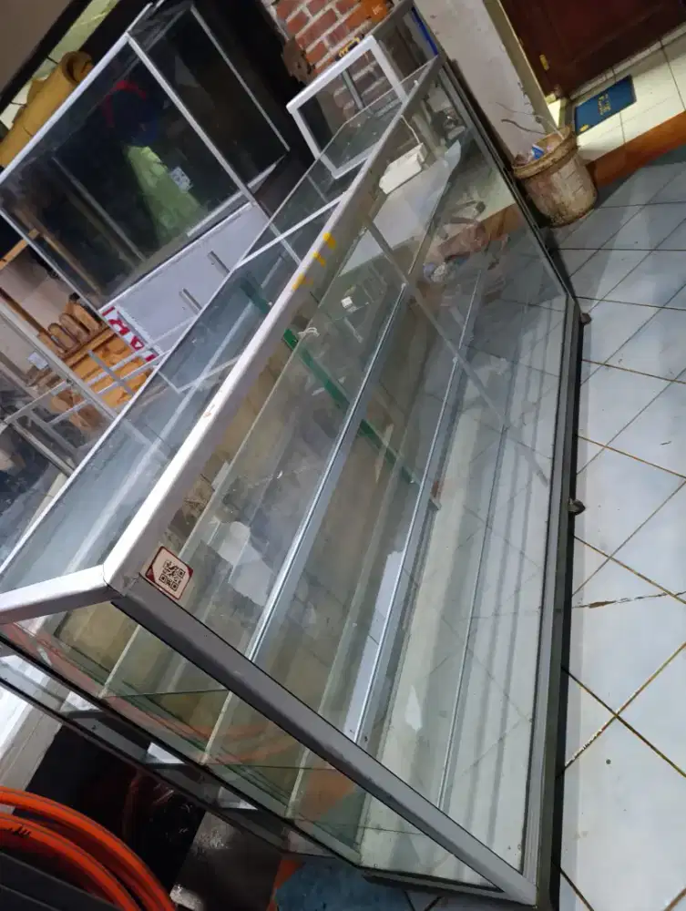 Jual Etalase 2 meter, second cukup baik, Lok Pamulang Barat, Tangsel