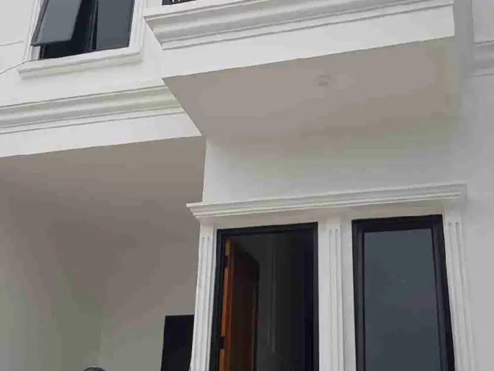 Rumah Putih 2 Lantai dkt Mabes TNI