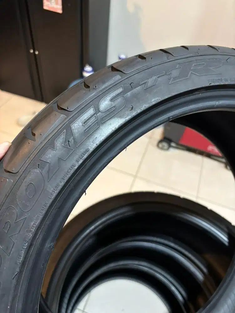 Ban Toyo Proxes T1R Ring 18