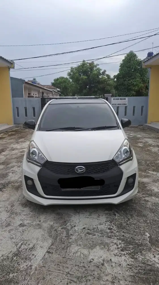 Dijual daihatsu sirion putih 2015