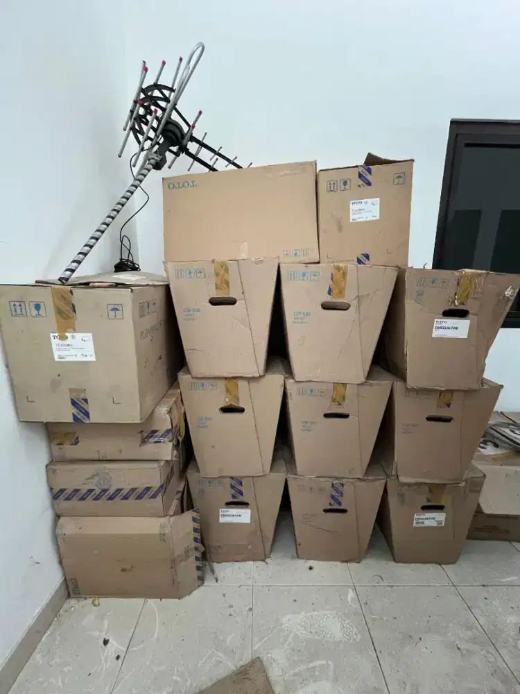 DIJUAL KLOSET DUDUK TOTO MASIH BARU (ADA 7)