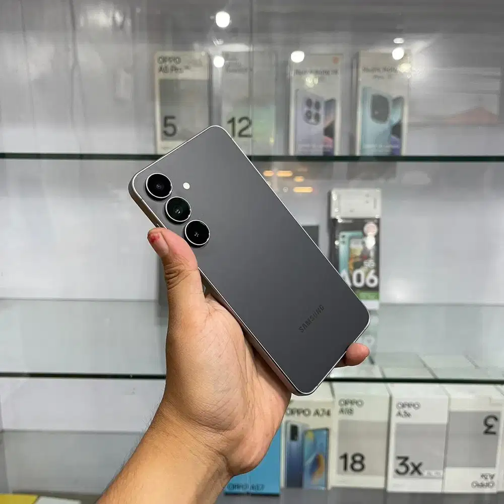 Samsung S25 FE 5G 8/256 like new garansi panjang. TT juga bisa