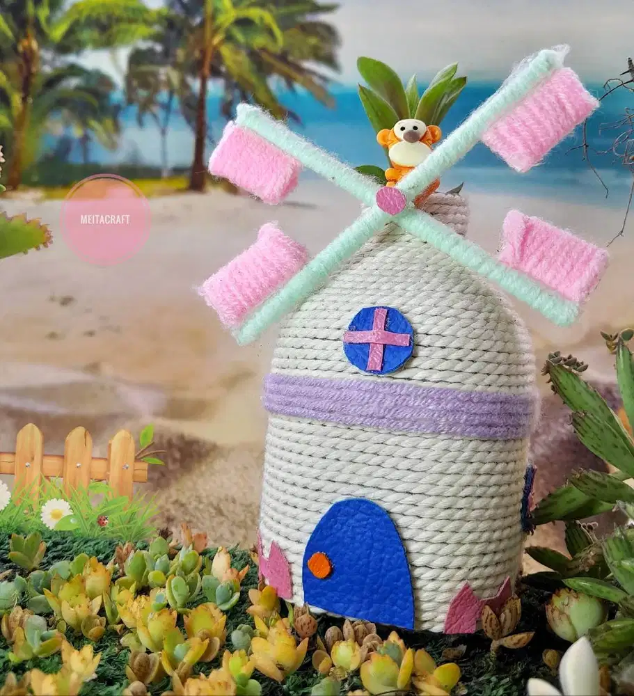 Sukulen dengan Pot Model Kincir Angin