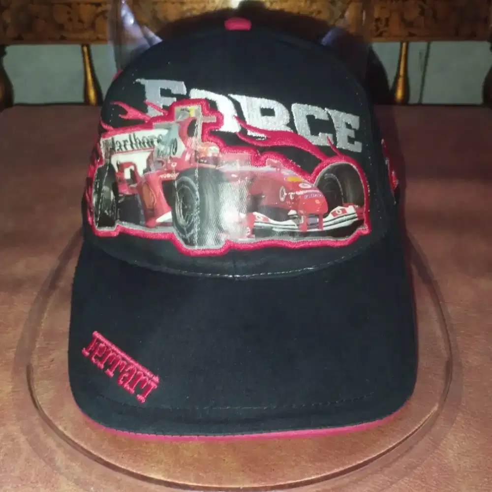 Topi Vintage Ferrari Force Marlboro Original (Free Hat Display Case)