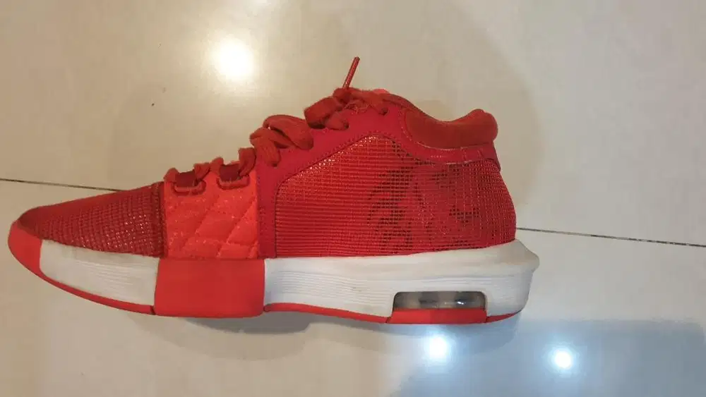 Sepatu basket lebron witness 8