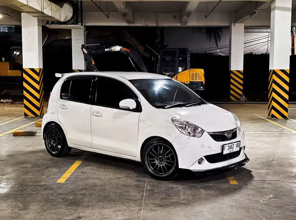 DAIHATSU SIRION RS M/T 2014