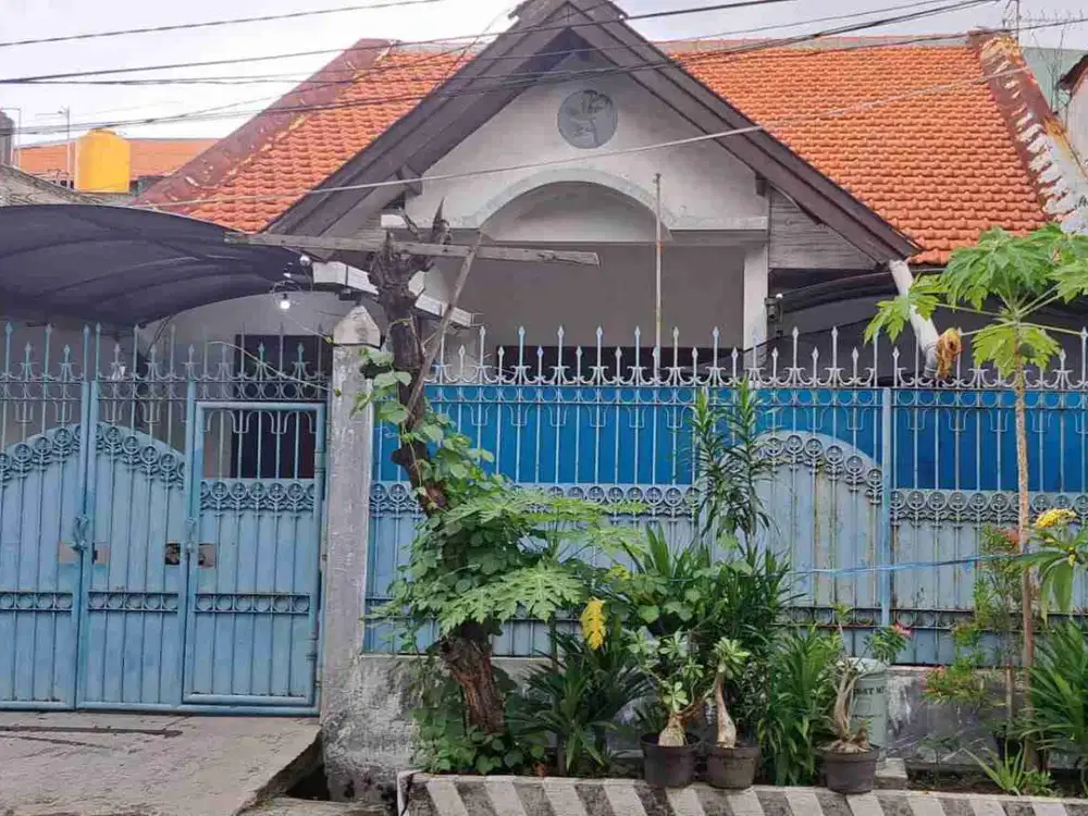 Dijual rumah Bratang