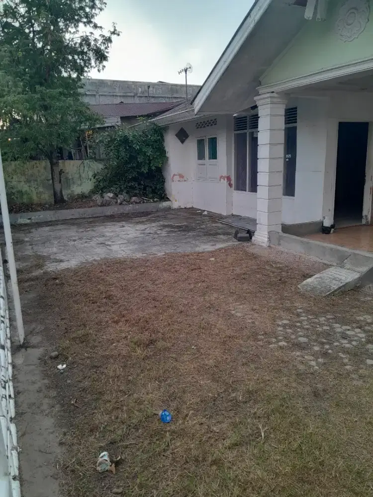 Rumah besar disewakan harian bulanan untuk ,kantor,gudang.