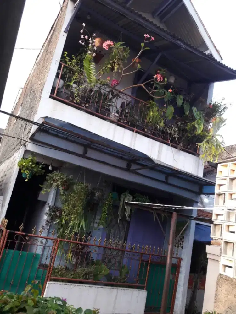 Rumah 2 Lantai, Lantai 1 untuk hunian, lantai 2 bisa jadi kontrakan