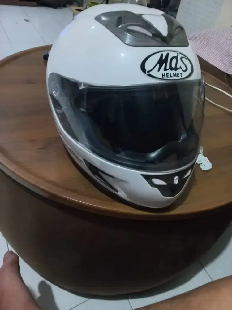 Helm MDS putih kondisi bagus