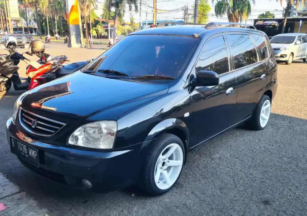 Kia Carens Th 2004 mulus