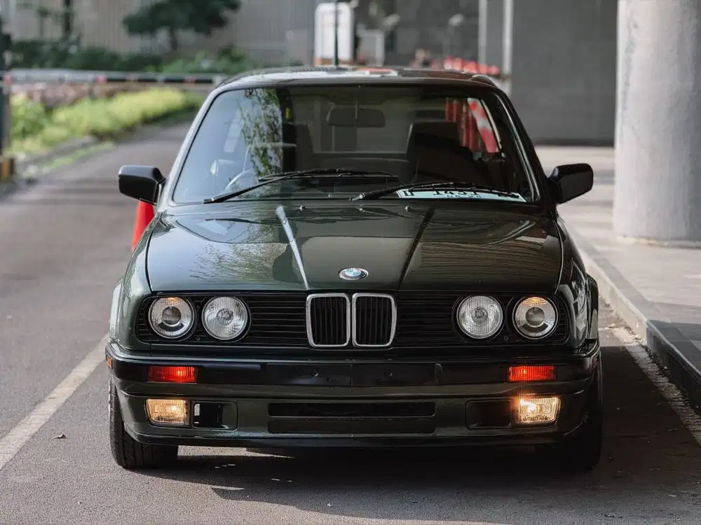 BMW E30 318i MT 1991 TANGAN PERTAMA MALACHITE GREEN