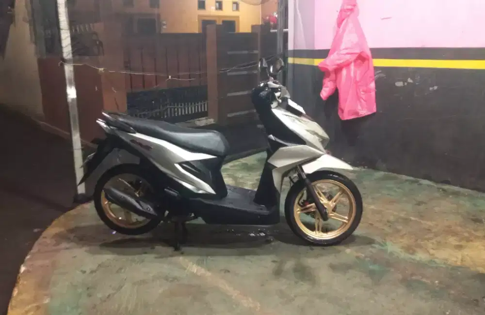 Beat 2023 Duluxe Silver