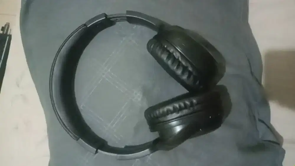 Headphone Hitam