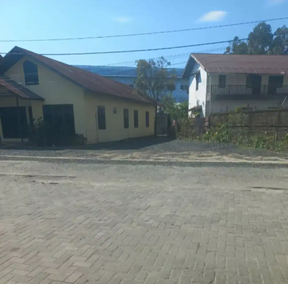 Dijual Tanah ada bangunan semi permanen berdiri diatasnya