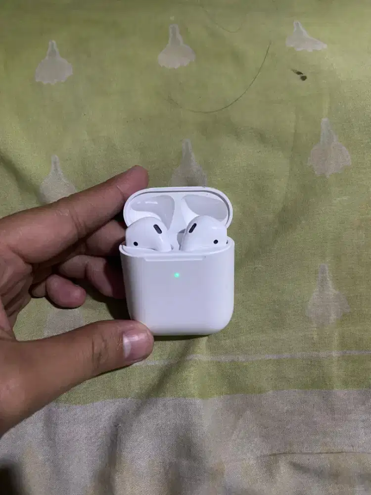 Airpods gen 2 wireless charging case