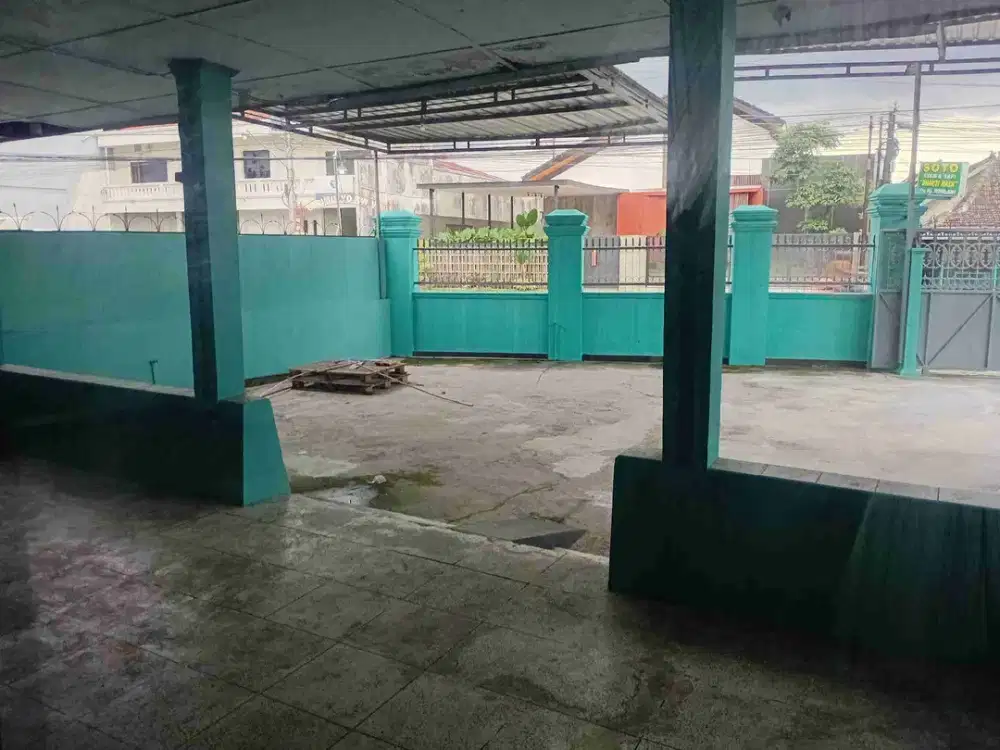 Disewakan rumah luas strategis pinggir jalan raya parkir luas cocok untuk usaha atau kantor di klaten utara