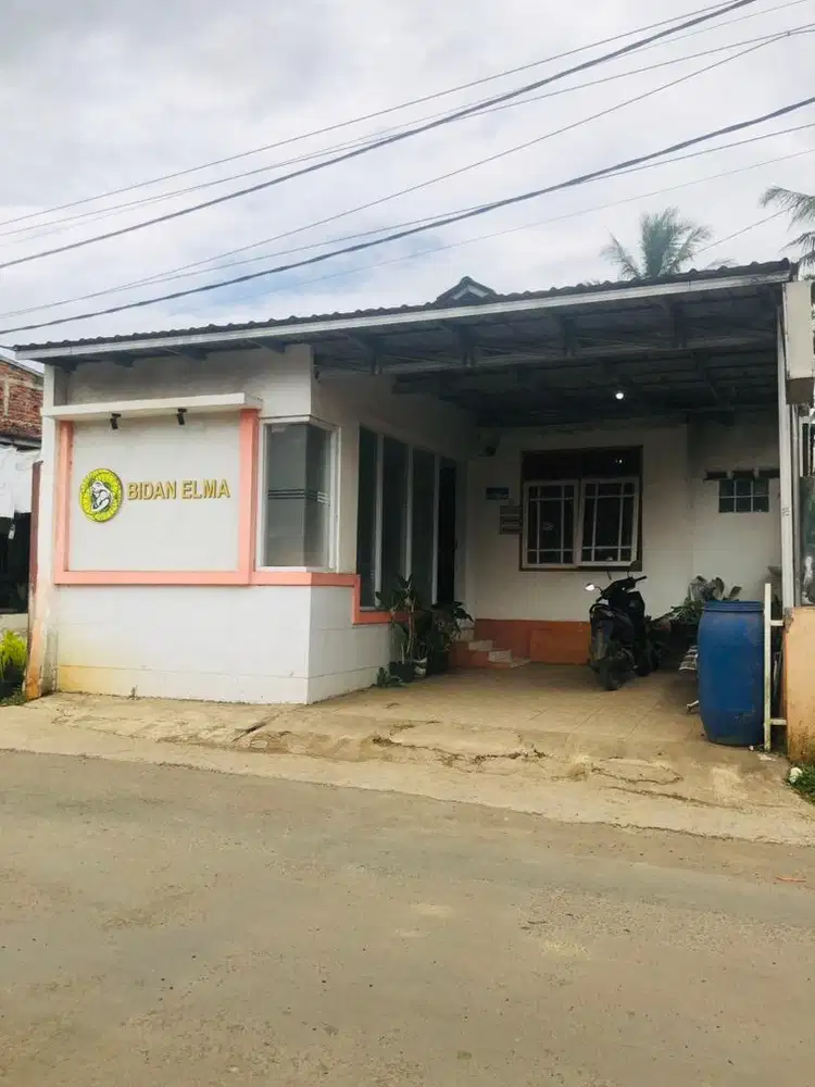 Di jual rumah pinggir jalan bekas praktek bidan