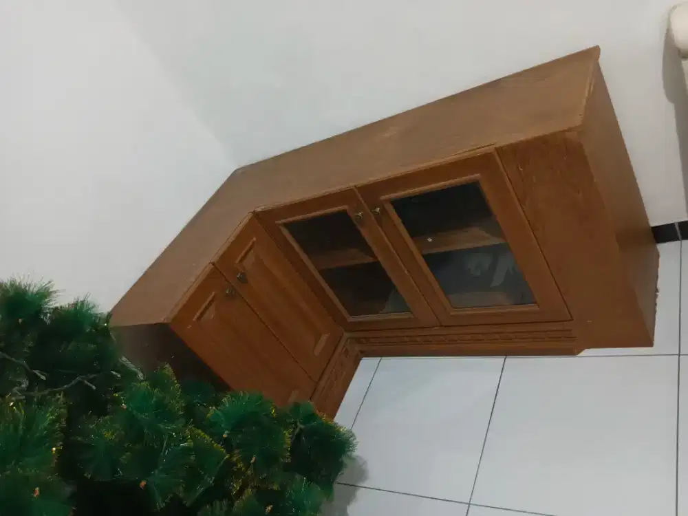 Lemari sudut kayu jati
